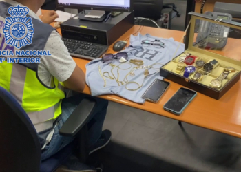 Detenidas en Benidorm cinco personas acusadas de estafar mediante el método del “tocomocho”