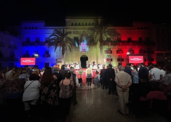La Plaza de Baix acoge el acto de proclamación de las reinas y damas que harán que “Elche brille como nunca”