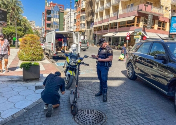 La Policía Local de Benidorm retira en agosto 5 patinetes eléctricos por incumplir la normativa
