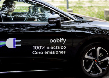 Cabify ‘baja bandera’ en Benidorm y enfada al sector del taxi