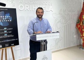 Las “Noches de Cultura” llevan el teatro y la poesía de Miguel Hernández a Orihuela Costa