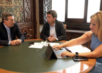 La Comunitat Valenciana levanta la prohibición de fumar en las terrazas de los bares