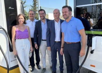 Elche incorpora ocho autobuses eléctricos y una nueva estación de recarga para la flota