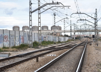 Alfafar y Sedaví firman un protocolo con Adif para el estudio previo de la supresión del paso a nivel