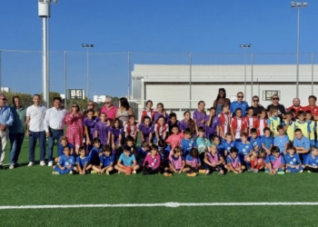Gran Alacant ya tiene su campo de fútbol de césped artificial