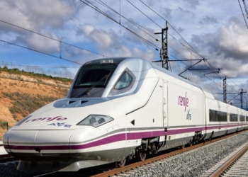 El alcalde de Orihuela, Pepe Vegara, solicita el incremento de las frecuencias del AVE a Madrid