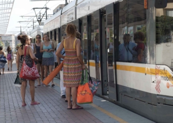 Infraestructuras incrementa los metros y tranvías de Metrovalencia a partir del viernes 1 al concluir el horario de verano