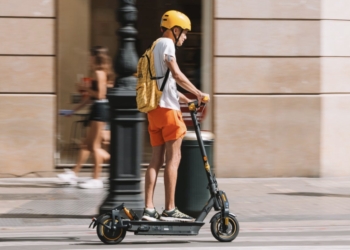 Petrer incrementará los controles ante el aumento de infracciones de las normas de tráfico de los usuarios de patinetes eléctricos