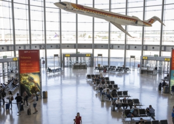 València ampliará y modernizará la oficina de turismo del aeropuerto