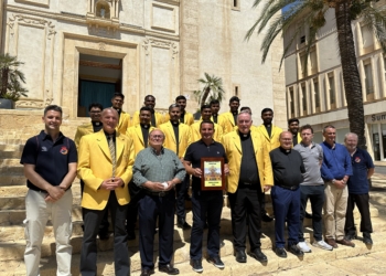 El equipo de cricket del Papa ‘bendice’ la Ciutat Esportiva Camilo Cano