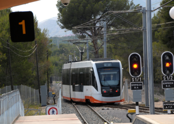El Tram d’Alacant cumple 20 años acercando a la provincia