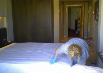 El colectivo de las ‘kellys’ denuncia la cara B del exitoso verano turístico