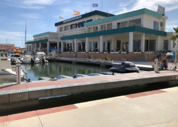 El Club Náutico Santa Pola presenta este viernes un libro conmemorativo de su 50 aniversario