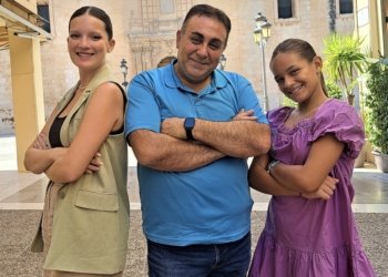 «Entre nuestras funciones está todo lo concerniente a las reinas y damas de las fiestas»