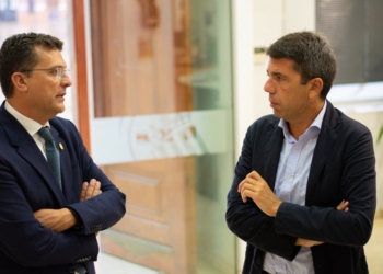 Mazón visita Alfafar para conocer la expansión comercial del municipio