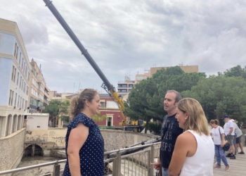 Orihuela realiza trabajos de limpieza en el río para garantizar su mantenimiento a su paso por el tramo urbano
