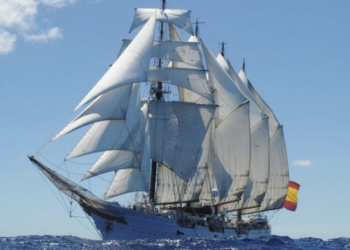 El “Juan Sebastián de Elcano” visita el Castillo-Fortaleza de Santa Pola
