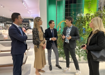 Lourdes Aznar acompaña a una delegación de empresas crevillentinas en las ferias Hábitat y Home Textiles Premium en Valencia