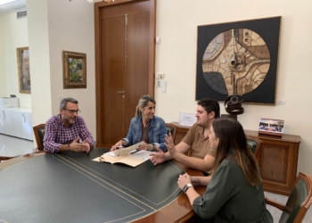 Crevillent renueva su convenio con la Asociación de Comerciantes y Empresarios de la localidad