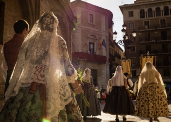 Cada familia fallera gasta 1.760,84 euros al año en la fiesta