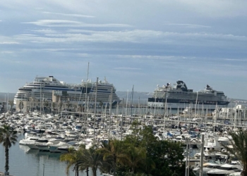Unos 4.400 cruceristas llegan a Alicante en una doble escala