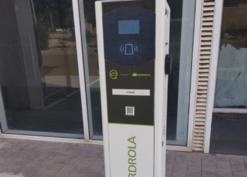 Villena instala una estación de recarga de vehículos eléctricos en el Museo de Villena