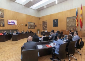 Benidorm aprueba la subida del 25% del IBI y del 70% de la tasa de basuras