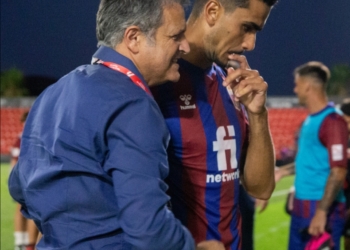 «Debo apaciguar al banquillo, aunque haya momentos de mucha tensión»