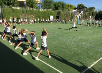 1.500 alumnos de Murcia y la Vega Baja aprenden cómo usar la tecnología en beneficio de su bienestar