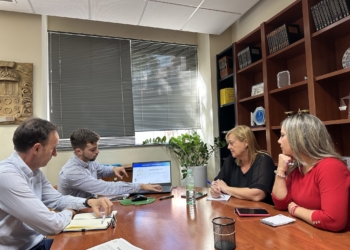 Industria inicia un proceso de colaboración con Fundeun para lograr que la industria sanvicentera obtenga el sello de economía circular