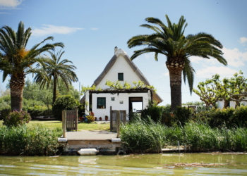 Sol, playa y unos cuantos carteles del siglo XX
