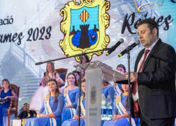 «Las fiestas son los actos religiosos, todo lo demás es purpurina»