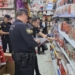 La Policía Local realiza una campaña inspecciones de comercios de cara a las fiestas navideñas
