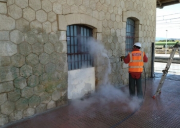 La plaza de Santiago estará cerrada al tráfico el viernes para la limpieza especial con vapor