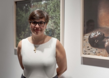 La fotógrafa Cristina de Middel recibe la distinción como Embajadora Cultural de la provincia