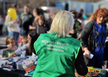Más de 1.500 personas participan en una jornada solidaria contra el cáncer infantil