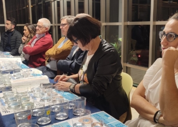 Cata de agua “a ciegas” para una treintena de profesionales médicos