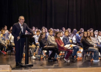 Benidorm premia el rendimiento académico de 84 estudiantes de Primaria y Secundaria