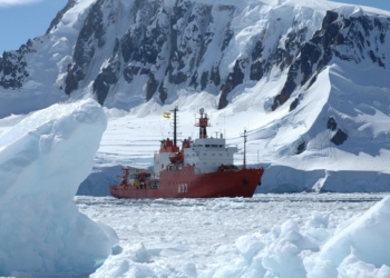Más de 200 personas y 30 proyectos en la campaña Antártica Española