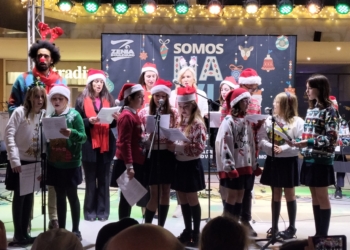 Alumnos de ELIS Villamartín cantan por la paz internacional en el concierto de Navidad de La Zenia