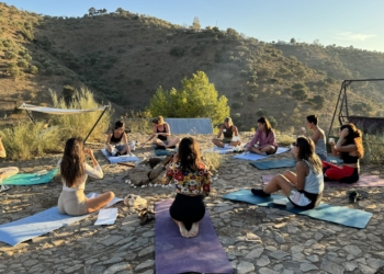 «‘Cíclicas y lunáticas’ pretende ser un recurso de autoconocimiento para la mujer»