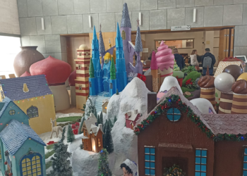 «Este belén recuerda menos a una hoguera que el de Alicante»