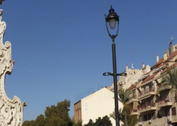 El puente de Santa Teresa renueva las luminarias con un estilo más clásico
