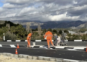 La parada de autobús de la Rotonda del Tossal entra en funcionamiento