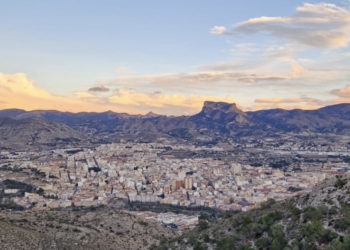 La instalación de placas solares en viviendas y edificios de Elda se ha multiplicado por ocho