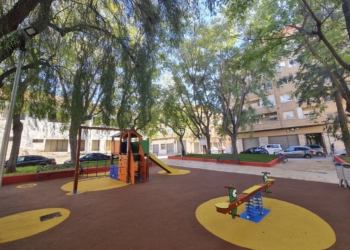 Elda remodela el jardín del barrio Casa de la Juventud
