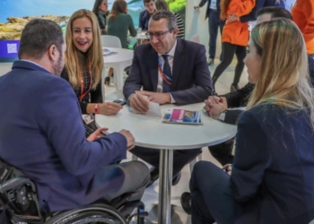 Benidorm presenta en Fitur un plan pionero para mejorar la accesibilidad del transporte turístico