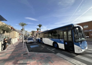 Los universitarios nucieros pueden ir en bús a la UA y UMH con un único transbordo