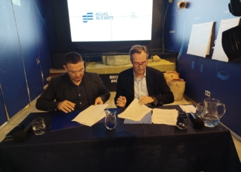 Aguas de Alicante renueva su colaboración con la Federació de Fogueres de Sant Joan