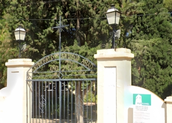 De camposanto municipal a visitada ermita